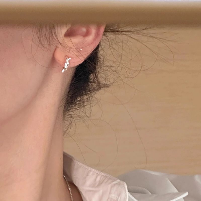 Earring Huggie Twisted