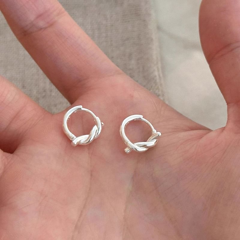 Earring Huggie Twisted