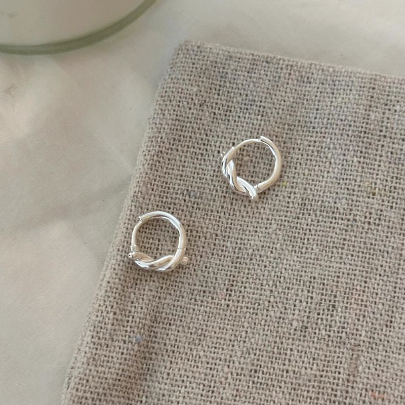 Earring Huggie Twisted