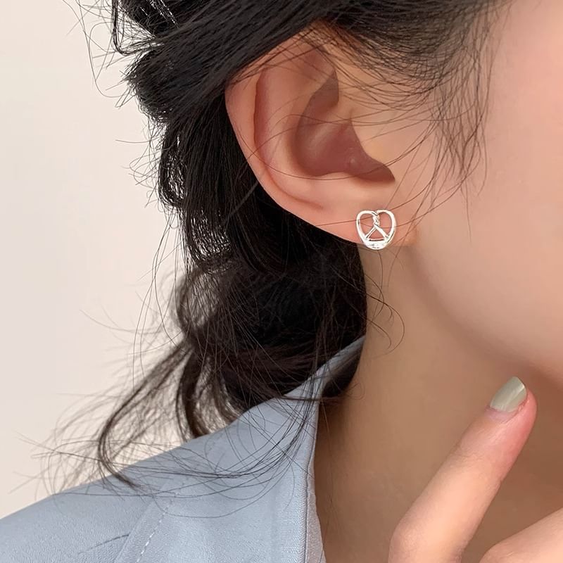 Ear Stud Metallic Pastry
