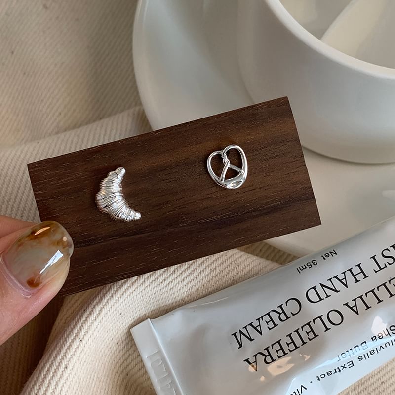 Ear Stud Metallic Pastry