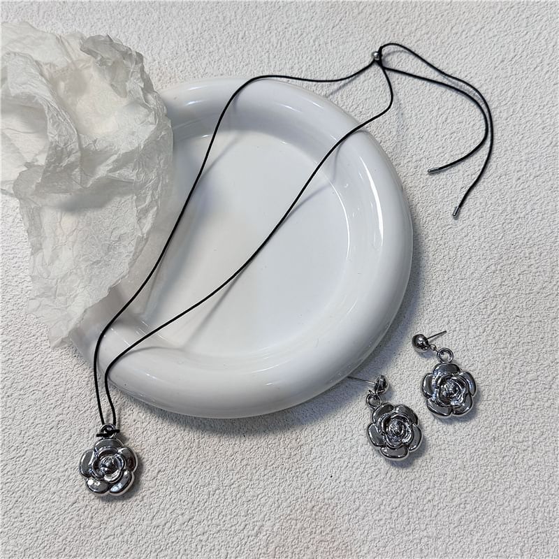 Earring / Floral Necklace Drop