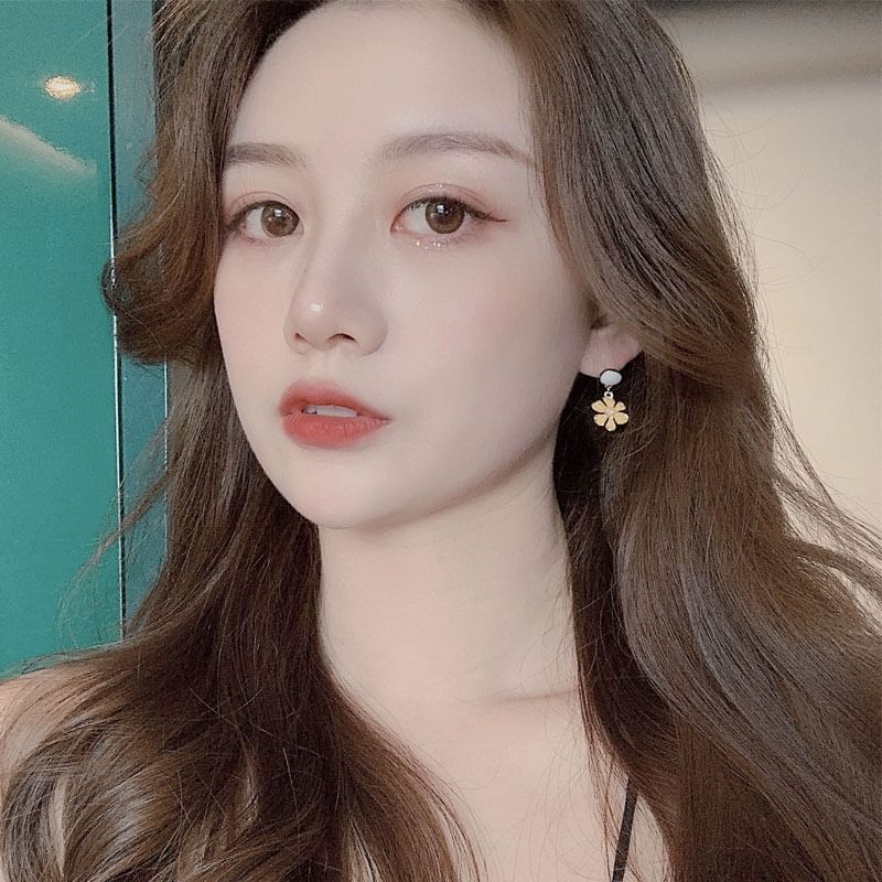 Earring / Flower Drop On Clip