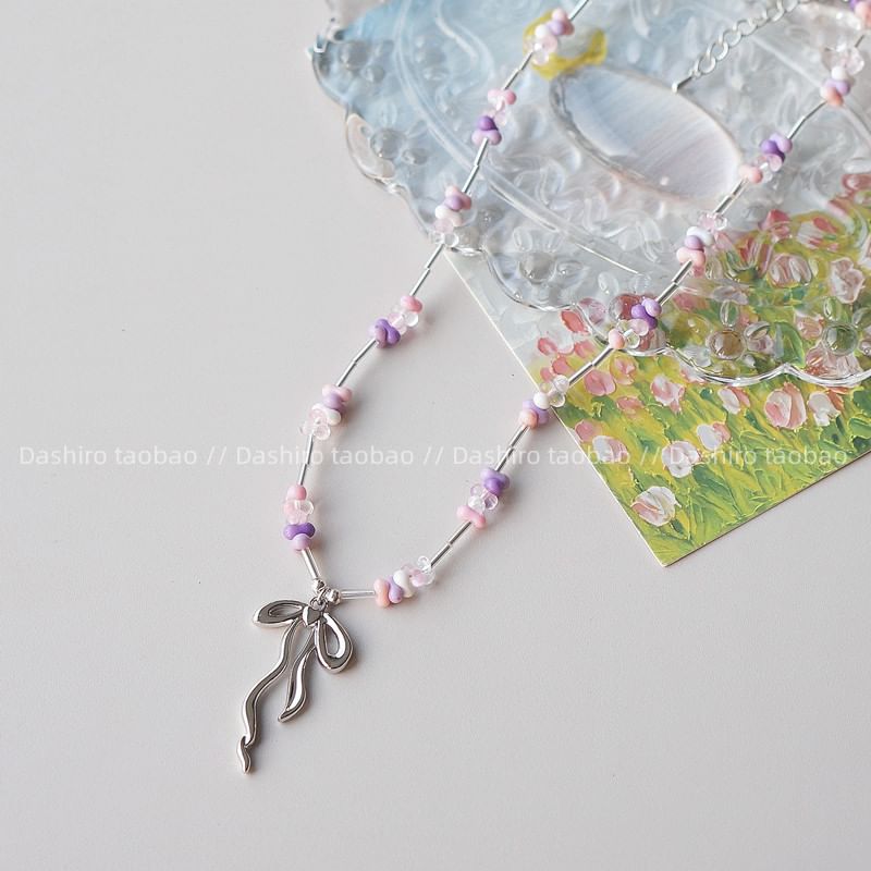 Beaded Pendant Irregular Bow Necklace