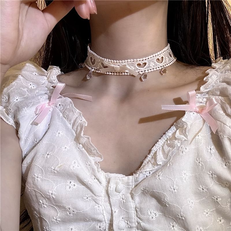 Heart Choker Accent Ribbon Cutout