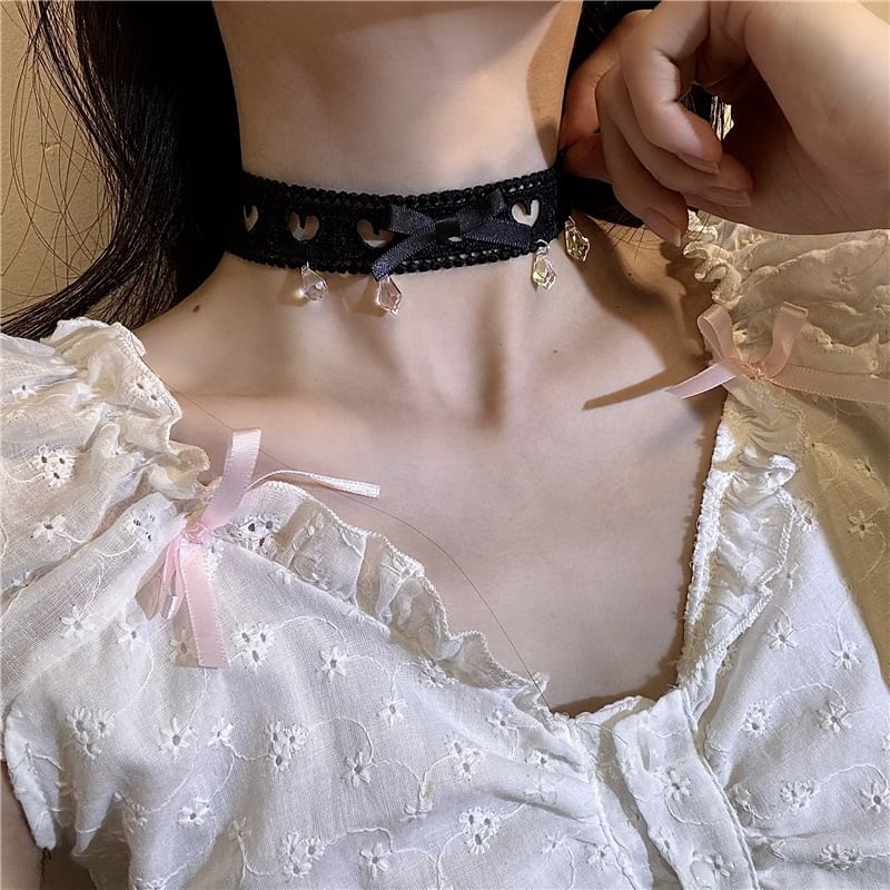 Heart Choker Accent Ribbon Cutout