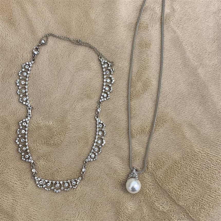 Faux Pearl Pendant Necklace / Rhinestone Lace-Shaped Necklace