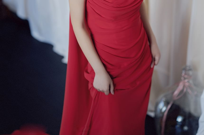 Neckline Strapless Gown Sheath Ruched Evening Plain