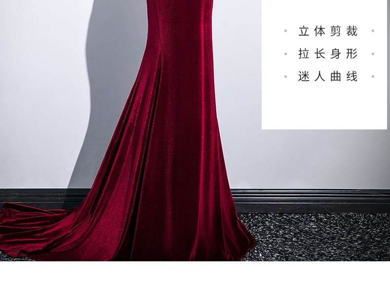 Evening Sweetheart Velvet Neckline Trained Sheath Short-Sleeve Gown