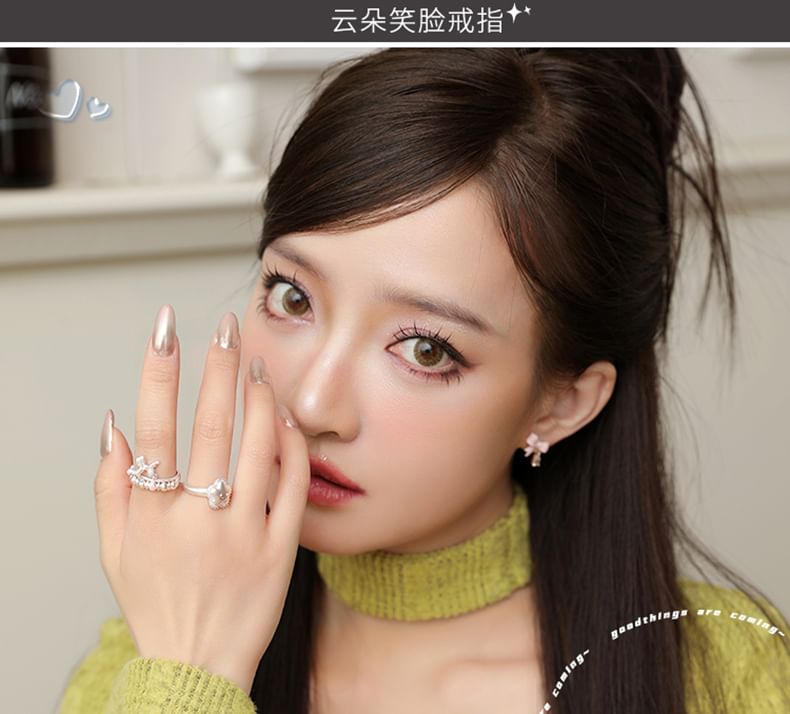 Smiley Flower Ring Face Open