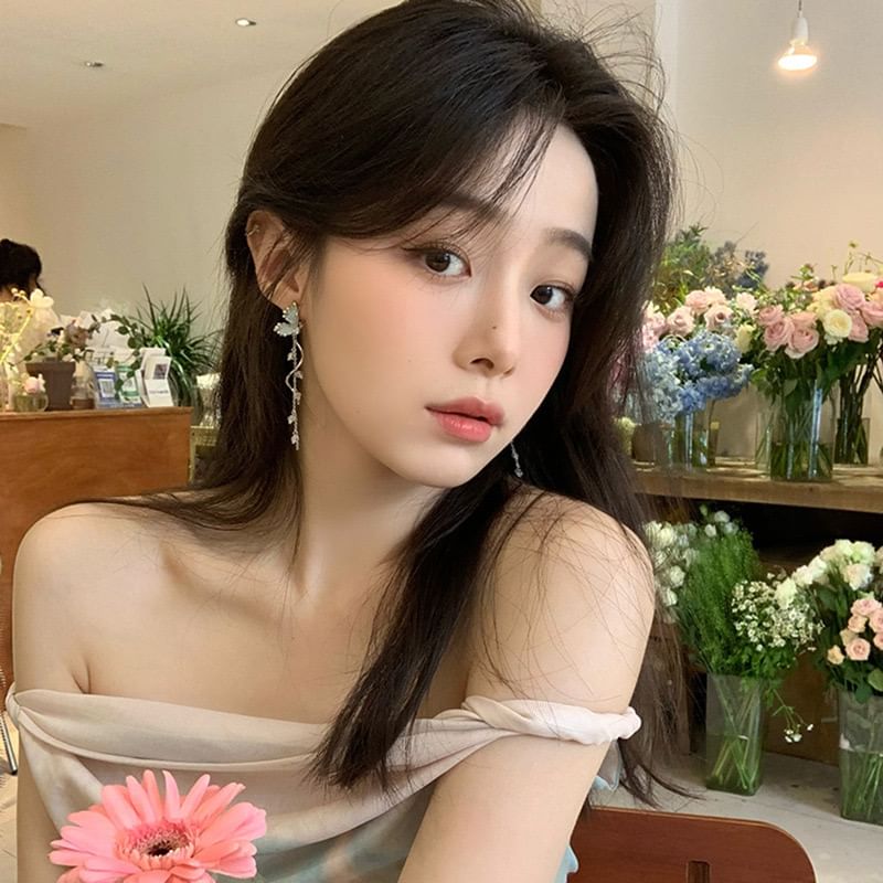 Pearl Butterfly Drop Rhinestone Earring Faux