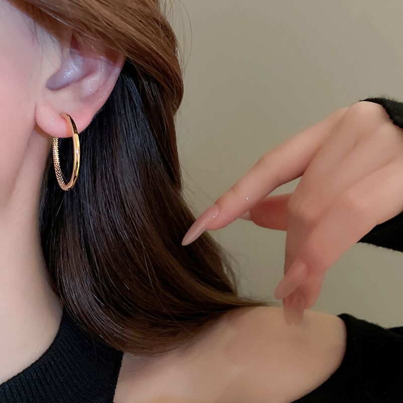 Earring Textured Hoop