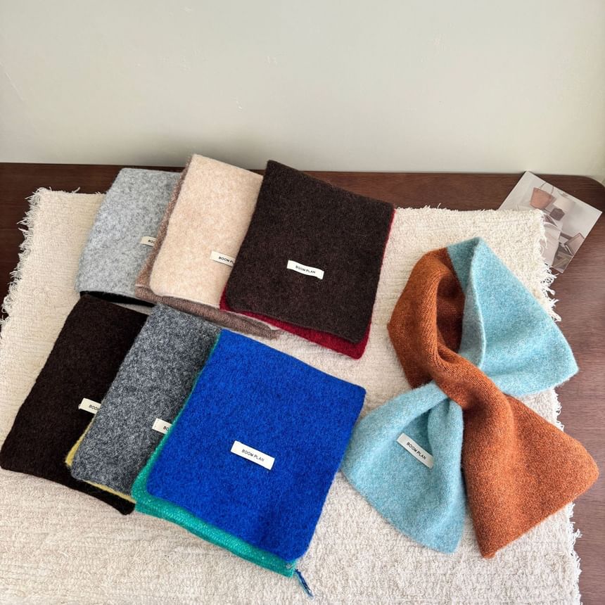 Two-Tone Scarf Knit
