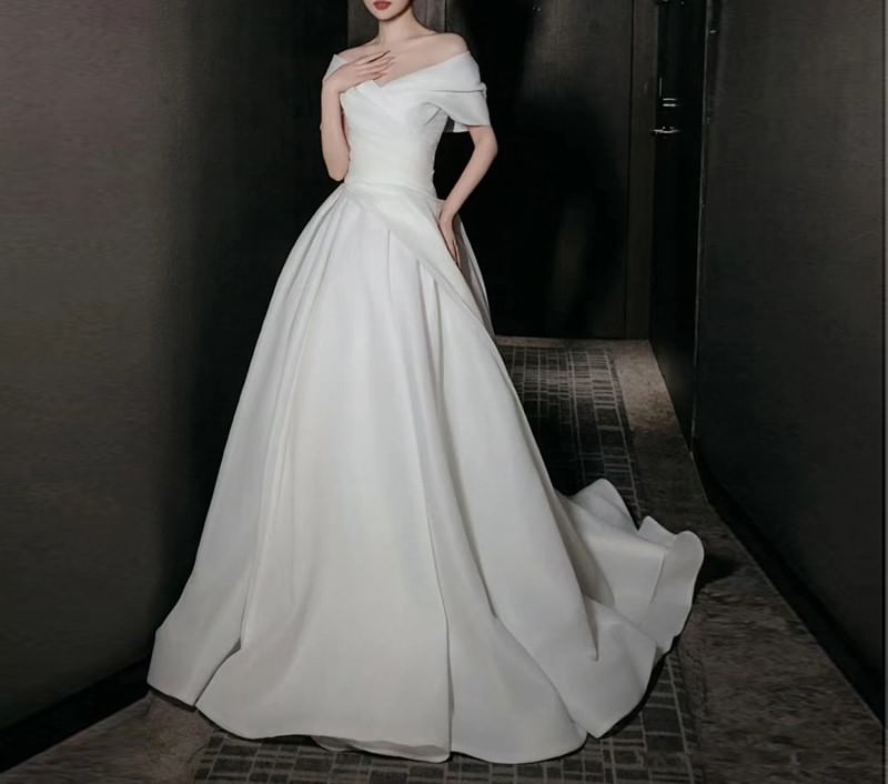 Off-Shoulder Gown Sleeveless Plain Ball Wedding
