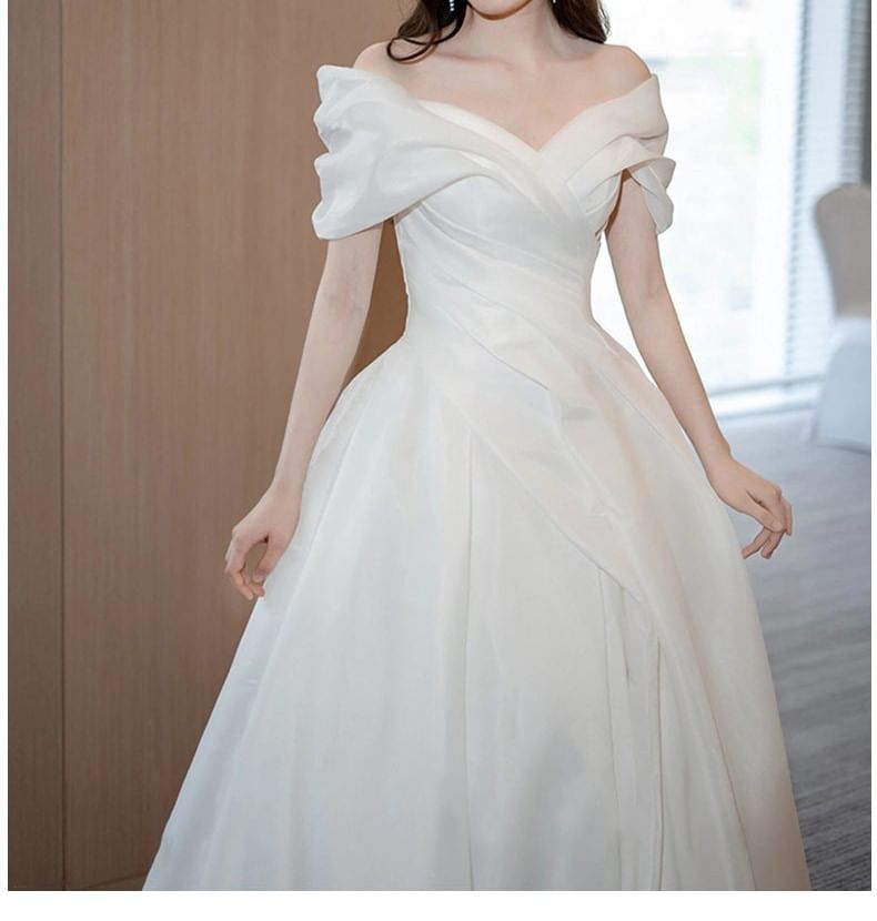Off-Shoulder Gown Sleeveless Plain Ball Wedding