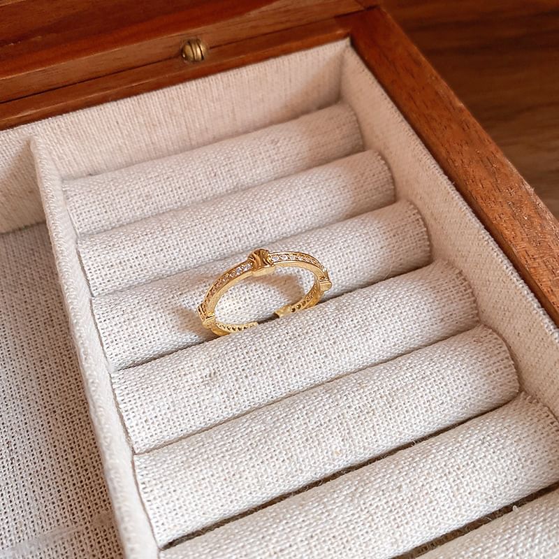 / Rhinestone Open Geometry Ring