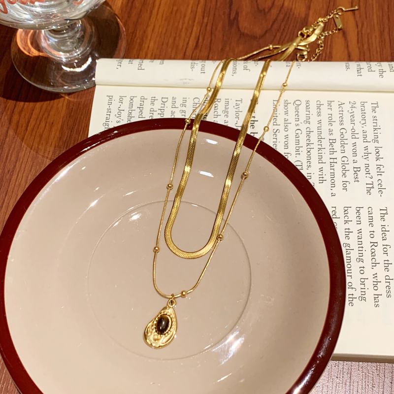 Pendant / Stone Necklace Set Snakebone