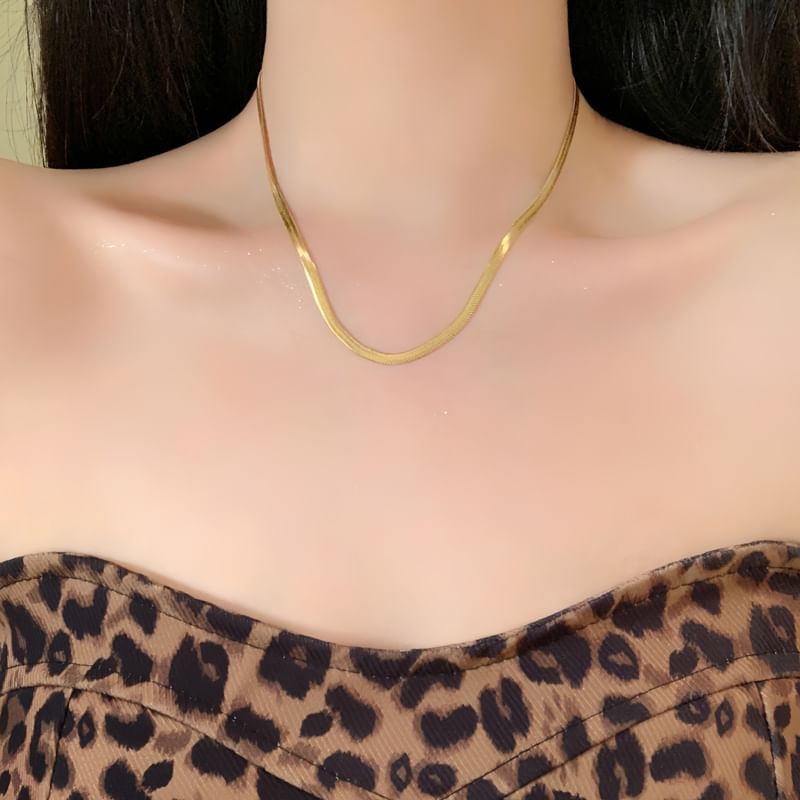 Pendant / Stone Necklace Set Snakebone