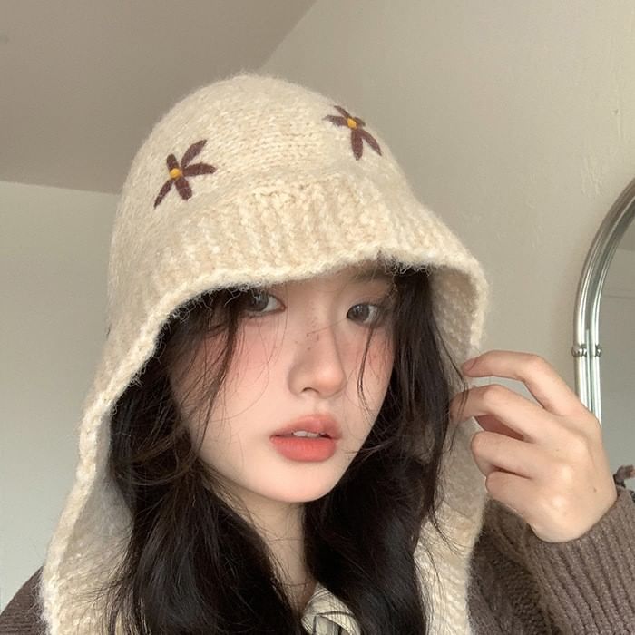 Knit Hat Bonnet Embroidered Floral