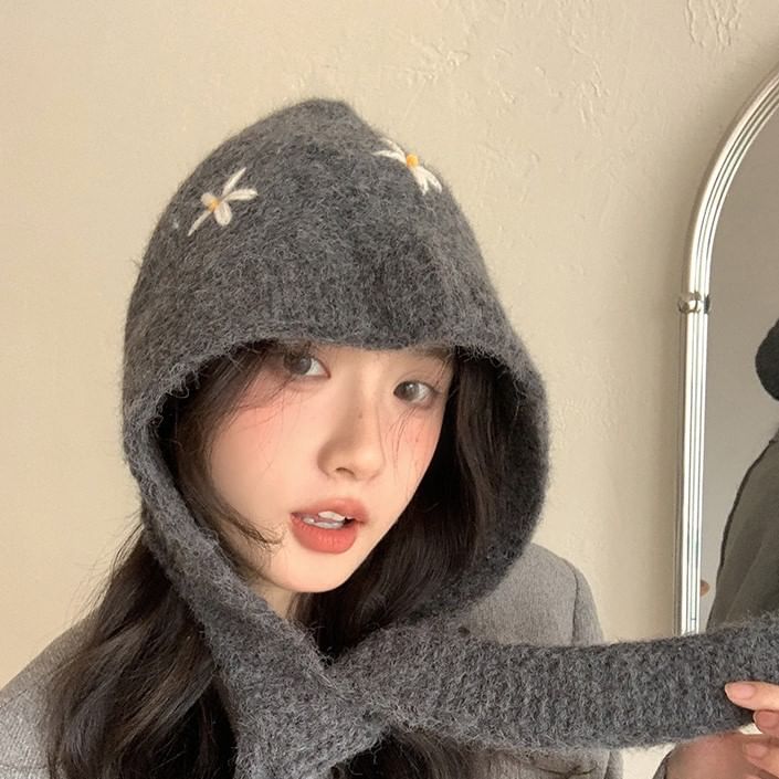 Knit Hat Bonnet Embroidered Floral