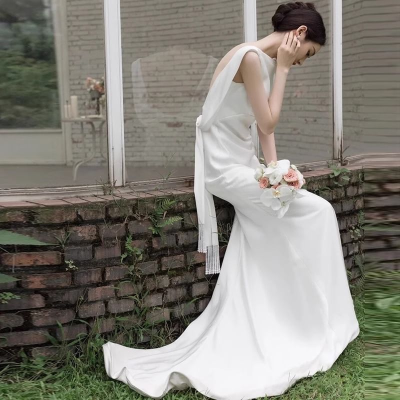 Mermaid Sleeveless Plain Wedding Backless Gown