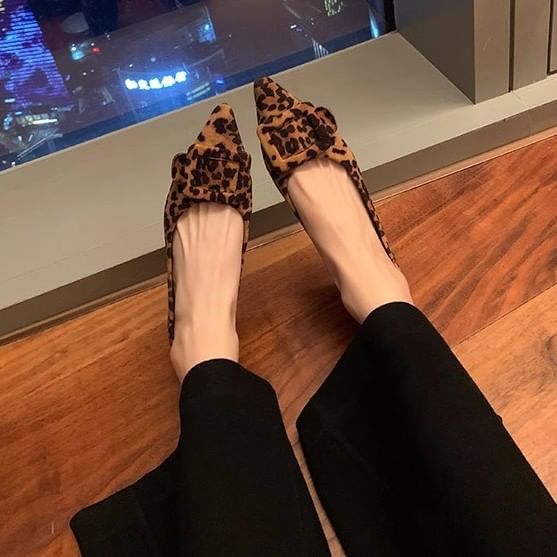 Toe Pointed Flats Buckled