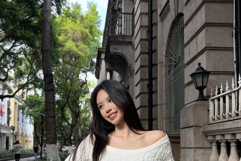 Scoop Knit Neck Sweater Cable Plain