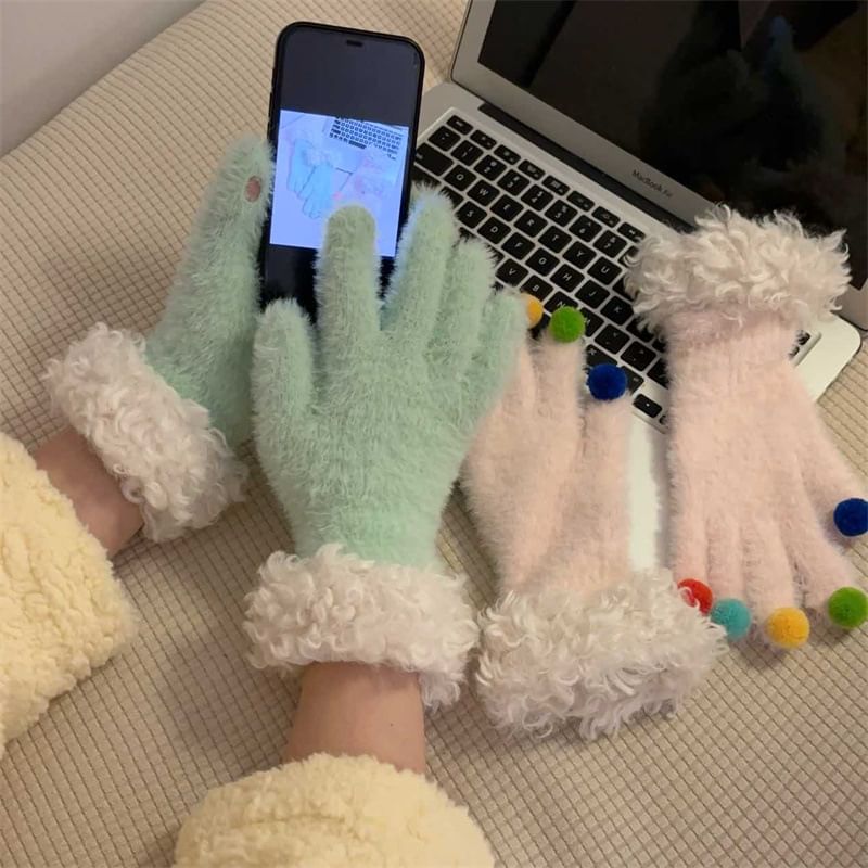 Two Tone Fluffy Trim Gloves