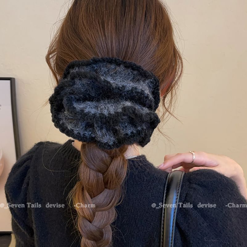 Scrunchie Knit Contrast Trim