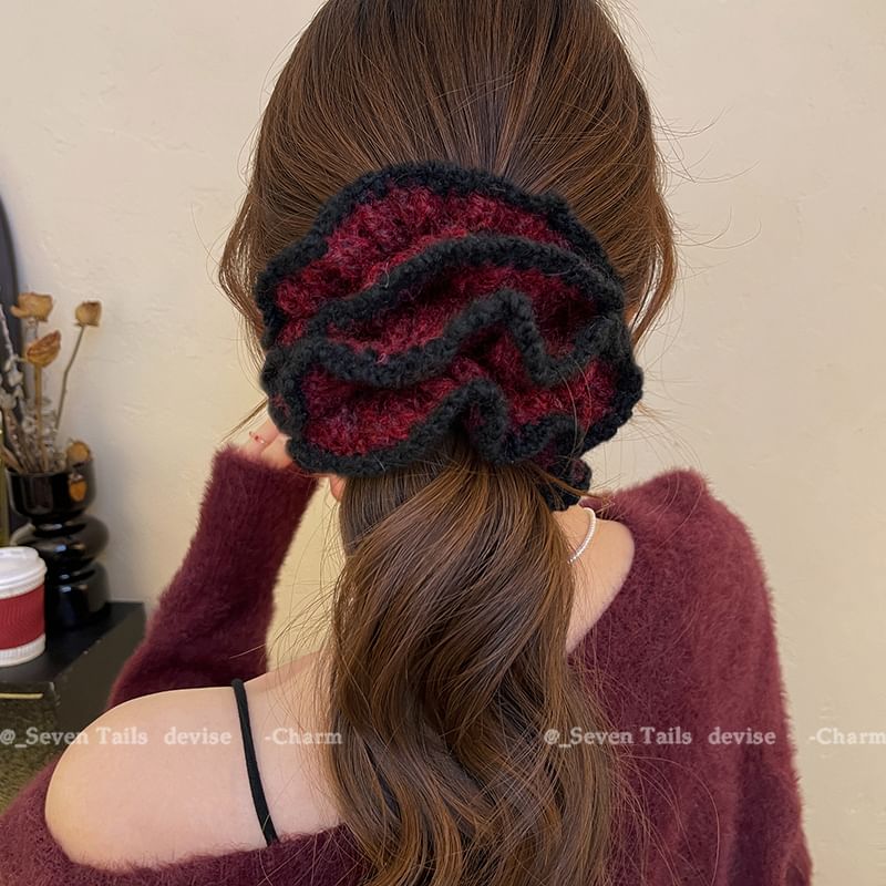 Scrunchie Knit Contrast Trim