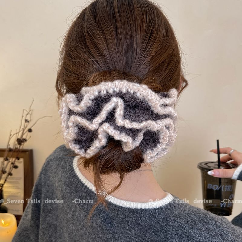 Scrunchie Knit Contrast Trim