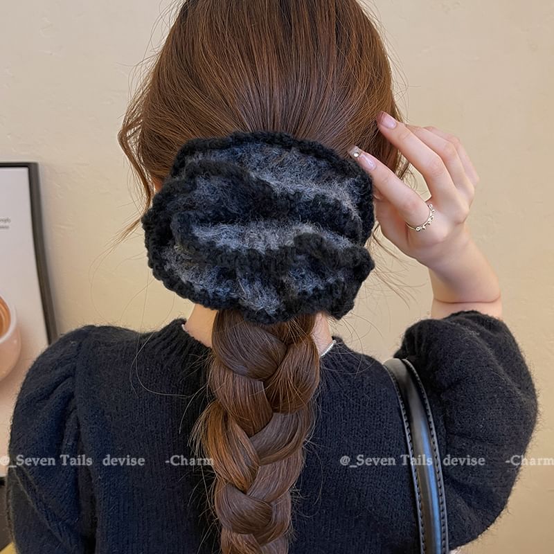 Scrunchie Knit Contrast Trim