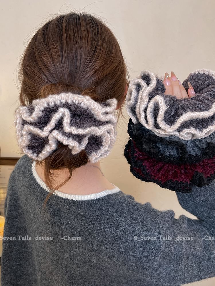 Scrunchie Knit Contrast Trim