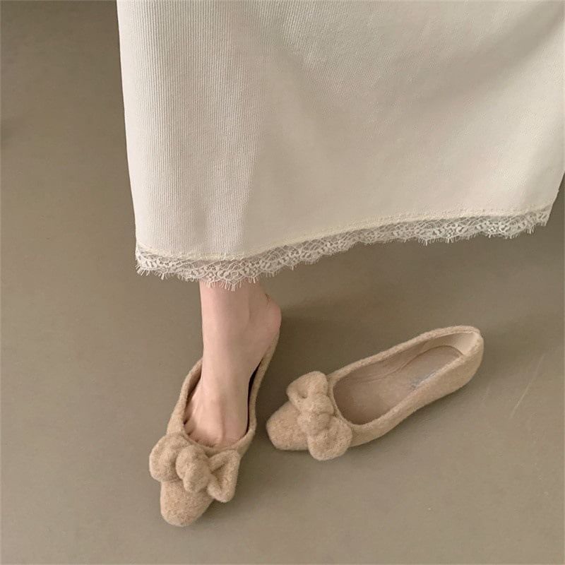 Bow Flats Toe Wool Square