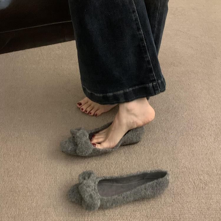 Bow Flats Toe Wool Square