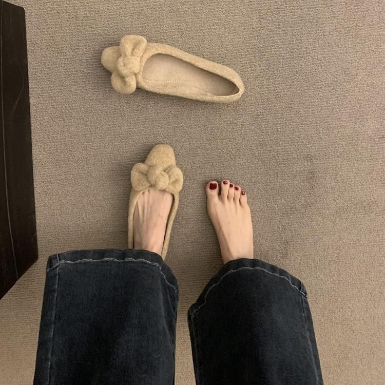 Bow Flats Toe Wool Square