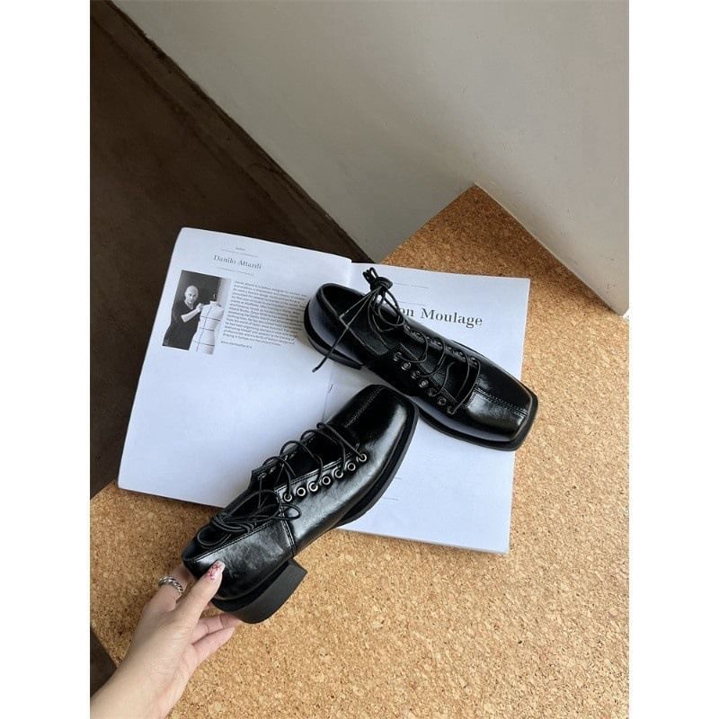 Lace-Up Toe Square Flats