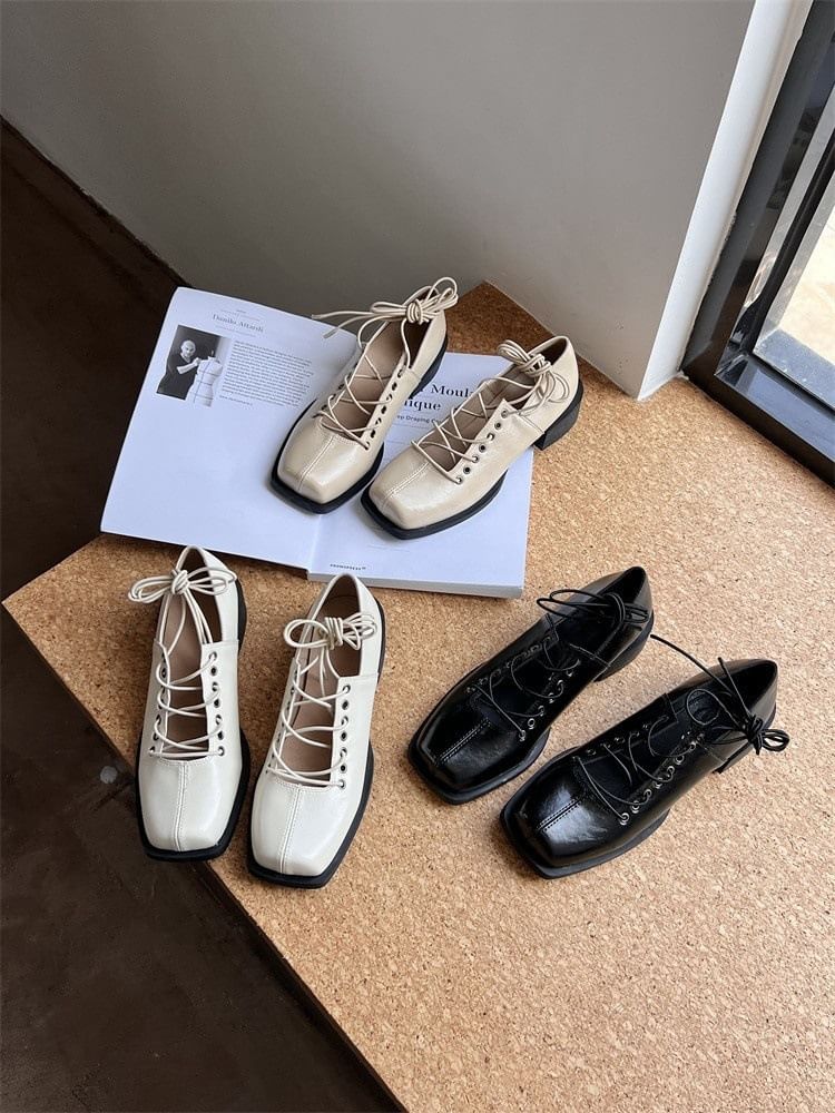 Lace-Up Toe Square Flats