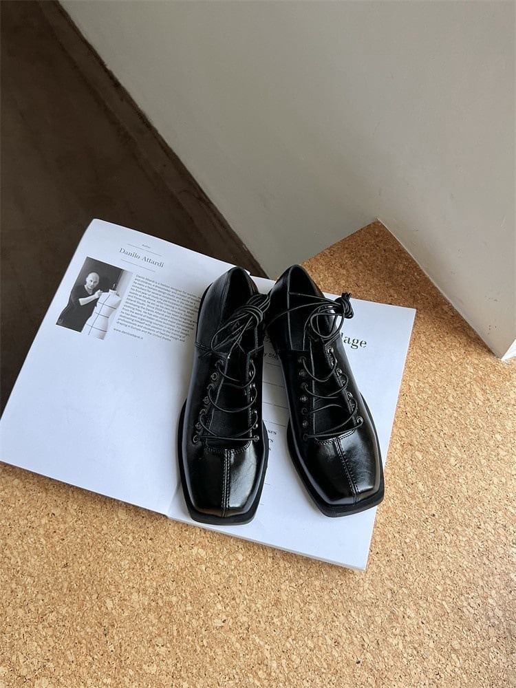 Lace-Up Toe Square Flats