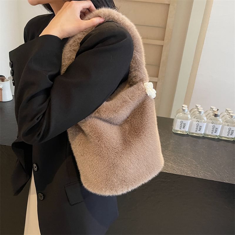 Floral Fluffy Bucket Bag Accent