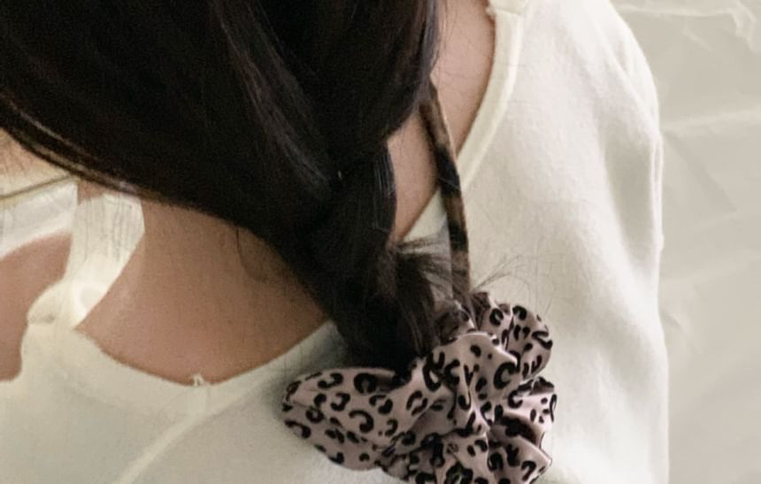 Hair Print Leopard Scrunchie