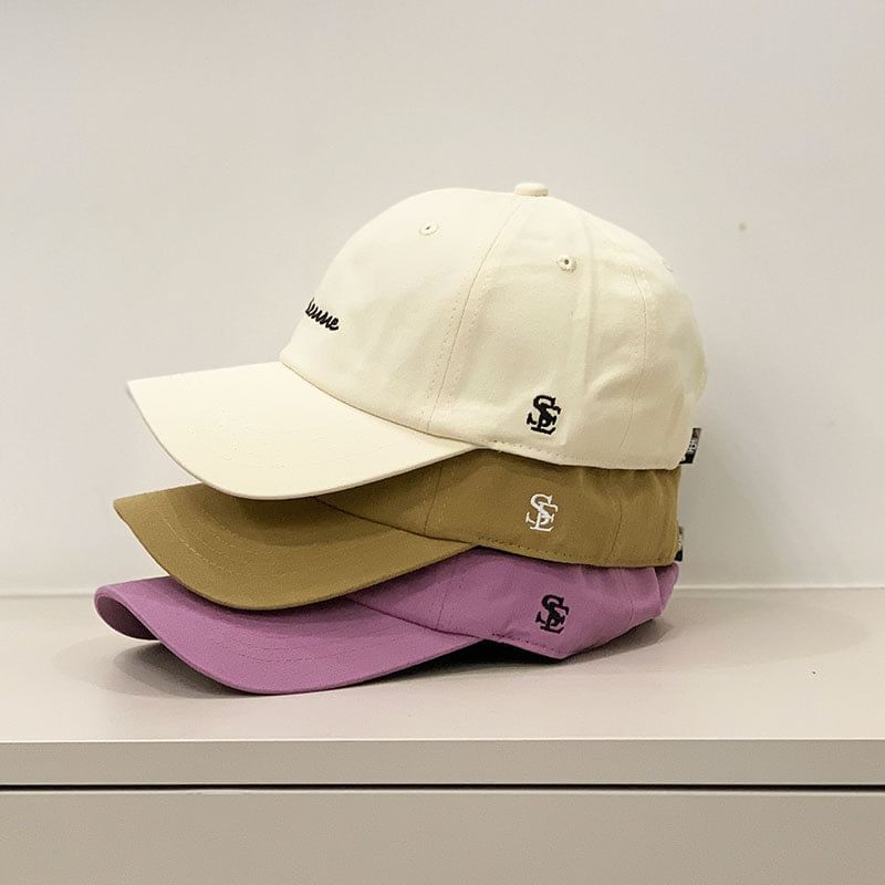 Cap Embroidered Letter