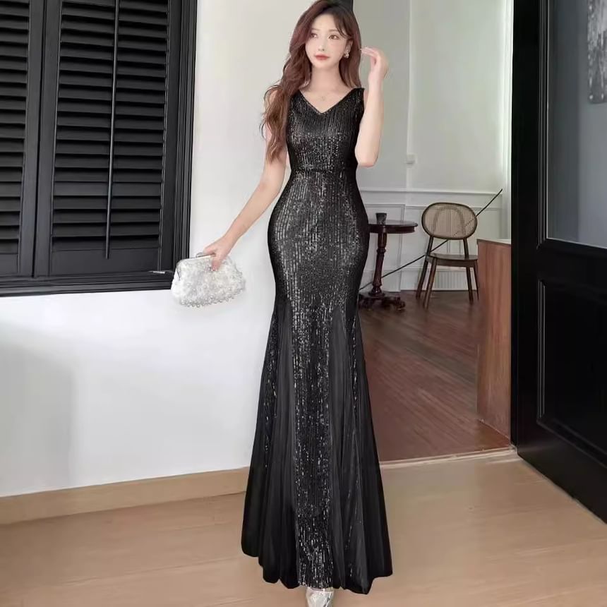 Evening Sequined V-Neck Sleeveless Mermaid Gown