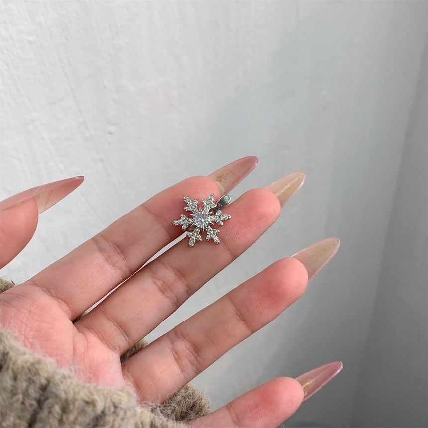 Ear Rhinestone Snowflake Cuff