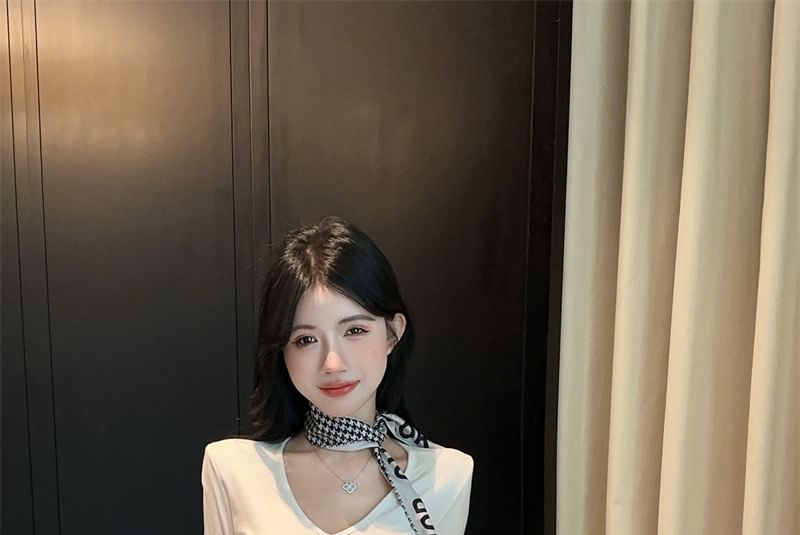 Slit Slim Long-Sleeve V-Neck Fit T-Shirt Plain