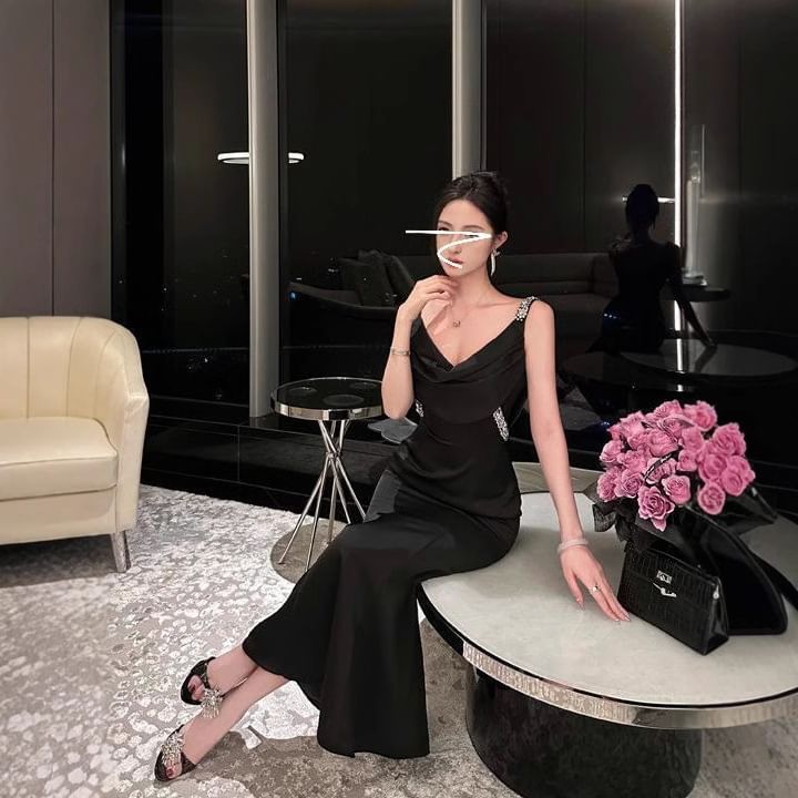 Scoop Sleeveless Backless Rhinestone Mermaid Neck Gown Plain Evening