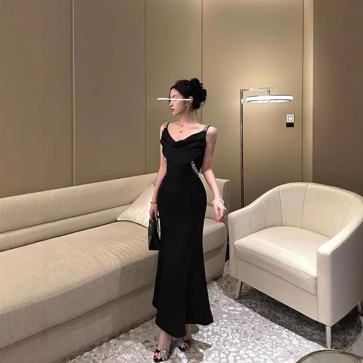 Scoop Sleeveless Backless Rhinestone Mermaid Neck Gown Plain Evening