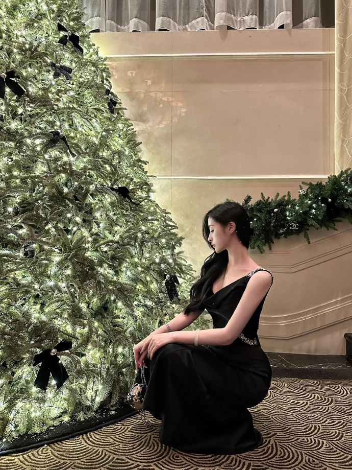 Scoop Sleeveless Backless Rhinestone Mermaid Neck Gown Plain Evening