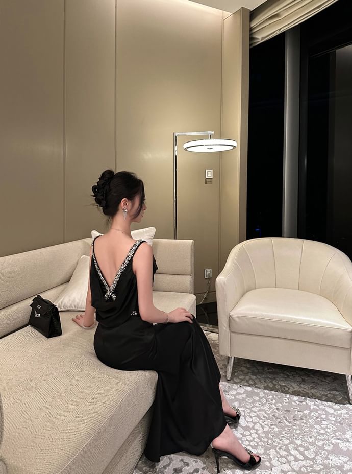 Scoop Sleeveless Backless Rhinestone Mermaid Neck Gown Plain Evening