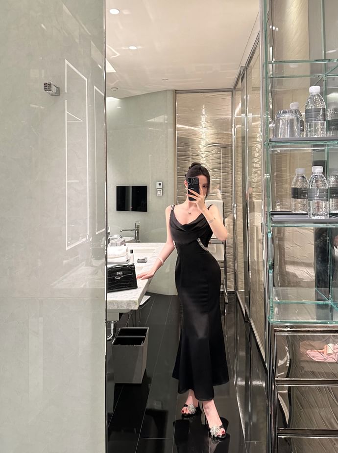 Scoop Sleeveless Backless Rhinestone Mermaid Neck Gown Plain Evening